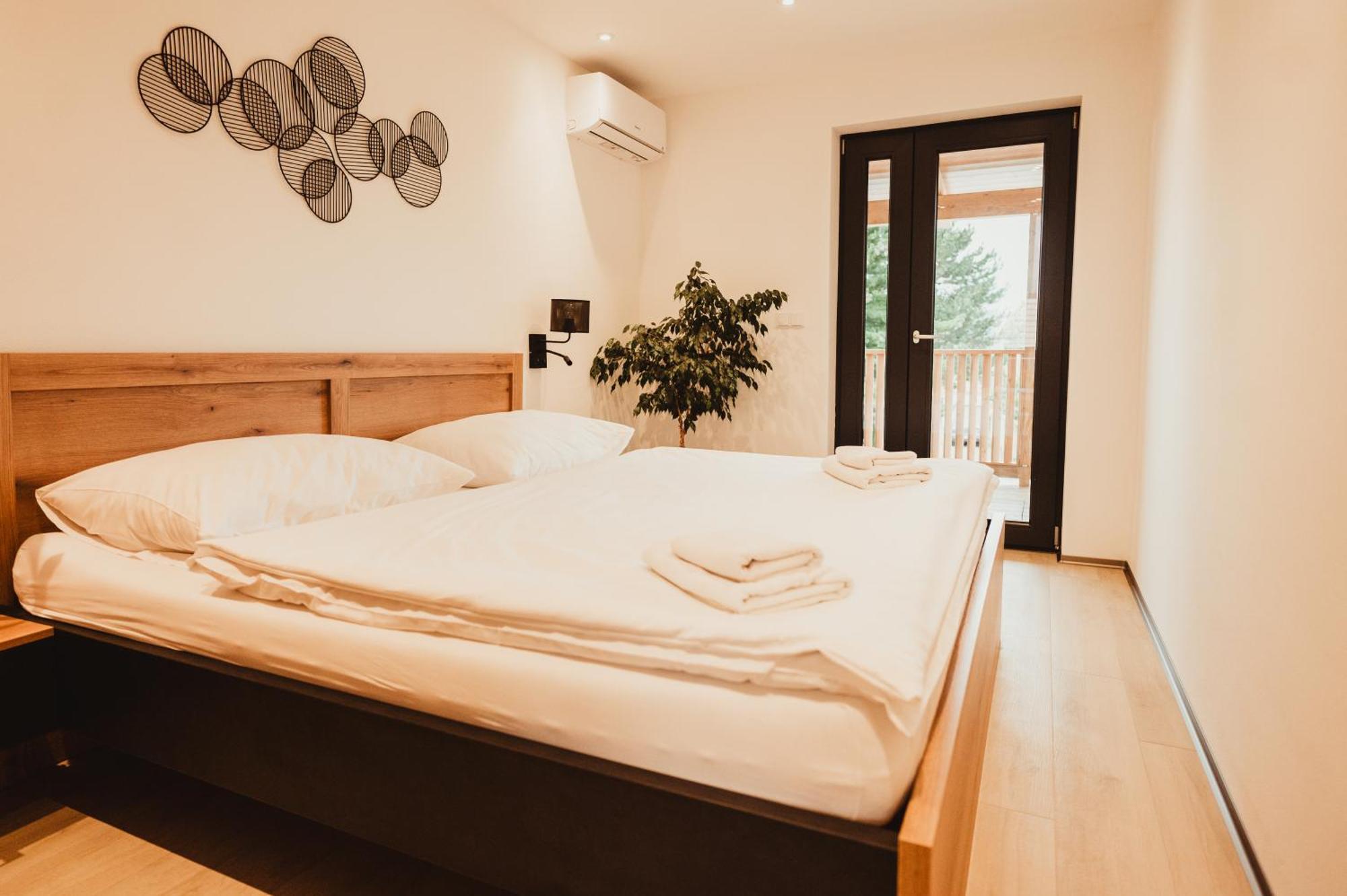 Hotel U Racka Ostrožská Nová Ves エクステリア 写真