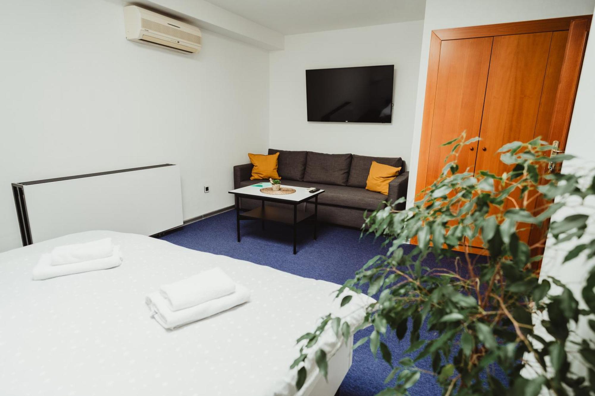 Hotel U Racka Ostrožská Nová Ves エクステリア 写真