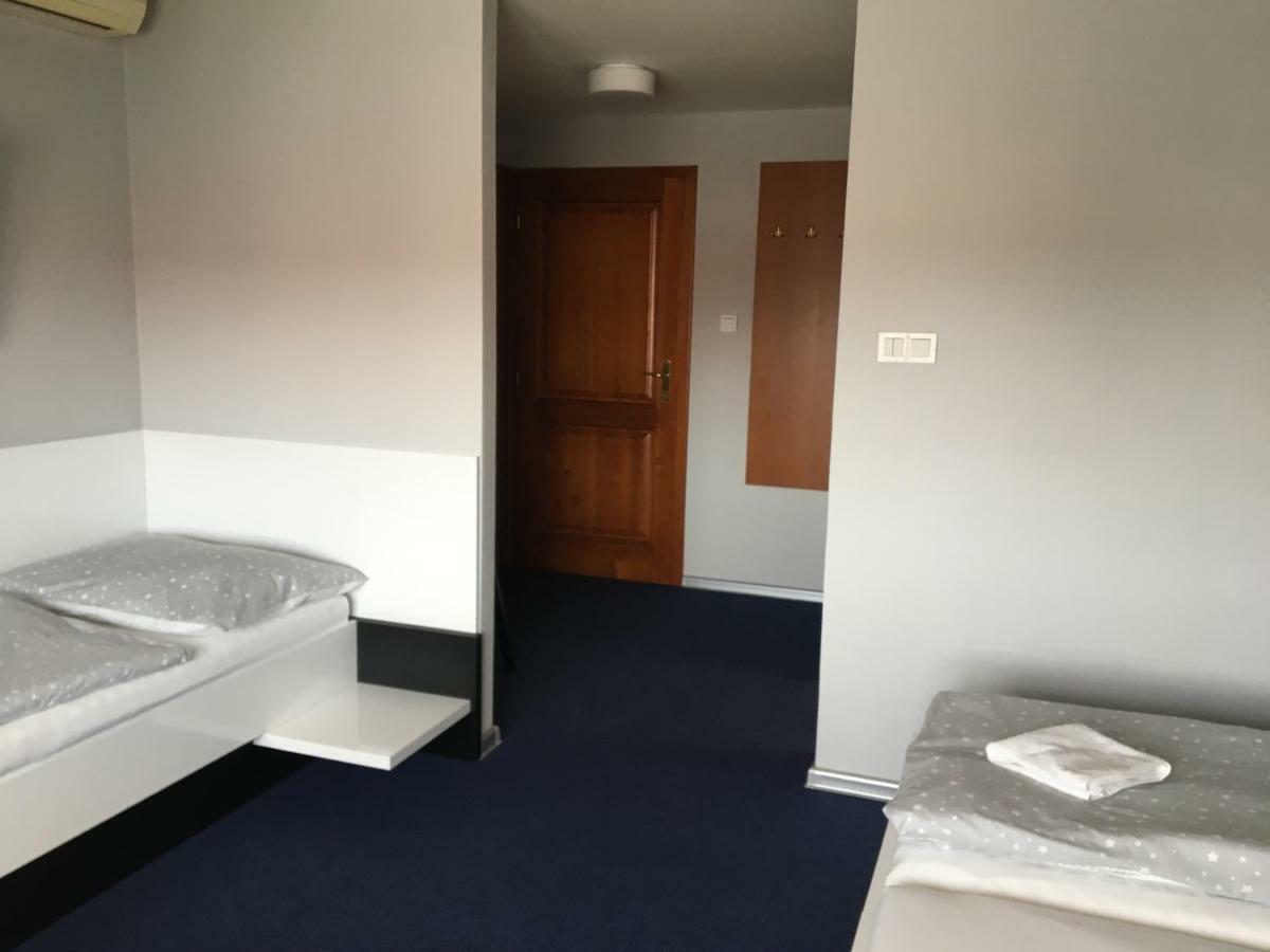 Hotel U Racka Ostrožská Nová Ves エクステリア 写真